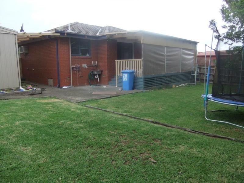 9 Glenbourne Road, Cranbourne VIC 3977