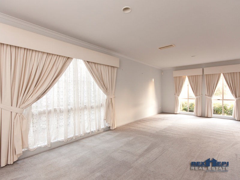 36 Lake View Drive, Narre Warren South VIC 3805