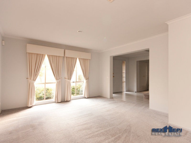 36 Lake View Drive, Narre Warren South VIC 3805