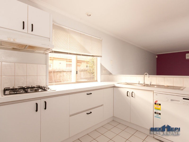36 Lake View Drive, Narre Warren South VIC 3805