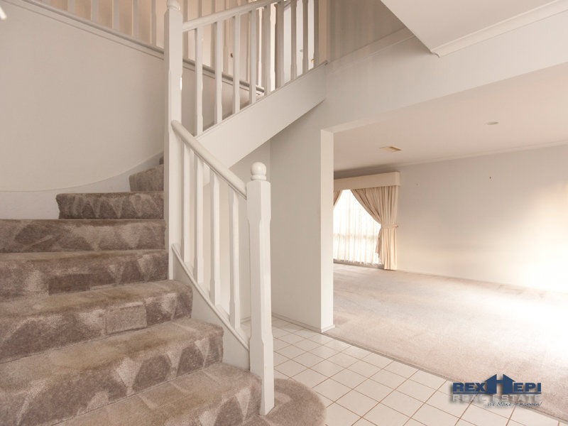 36 Lake View Drive, Narre Warren South VIC 3805