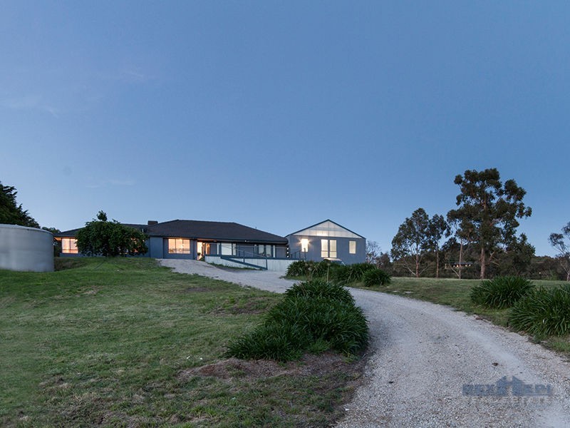 123 Holm Park Road, Beaconsfield VIC 3807