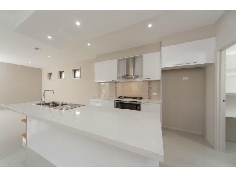 52 Linden Tree Way, Cranbourne North VIC 3977