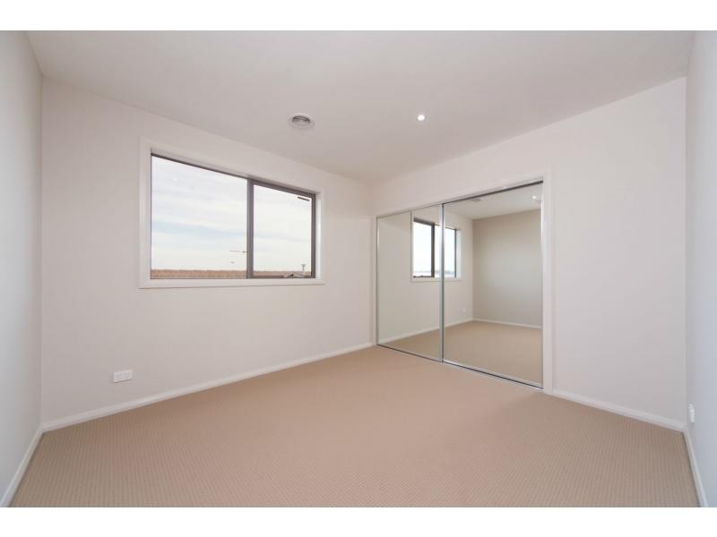 52 Linden Tree Way, Cranbourne North VIC 3977