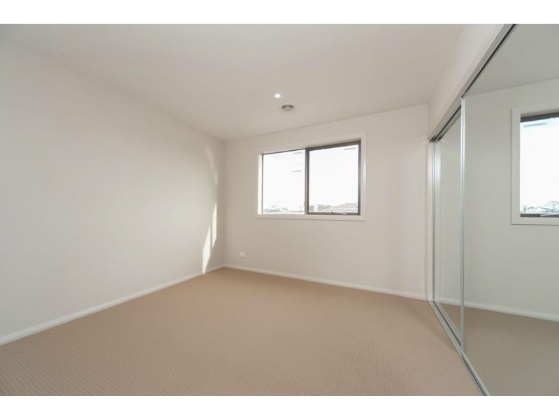 52 Linden Tree Way, Cranbourne North VIC 3977