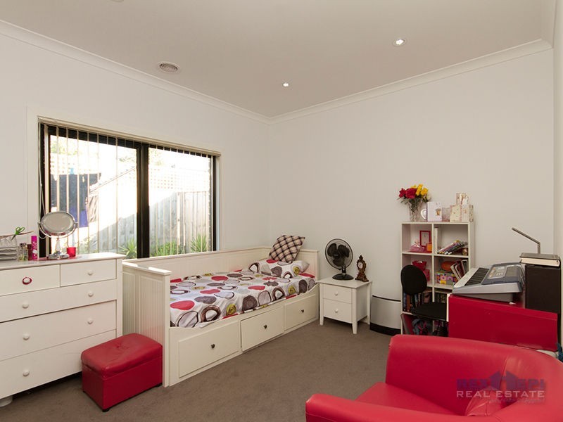 4 Rock Daisy Drive, Cranbourne West VIC 3977