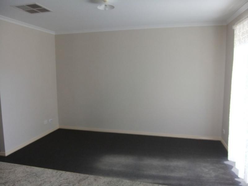 35 Bella Crescent, Hallam VIC 3803