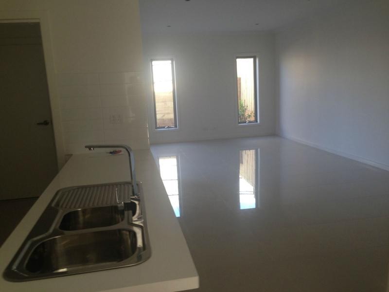 9/280 Pound Road, Hampton Park VIC 3976