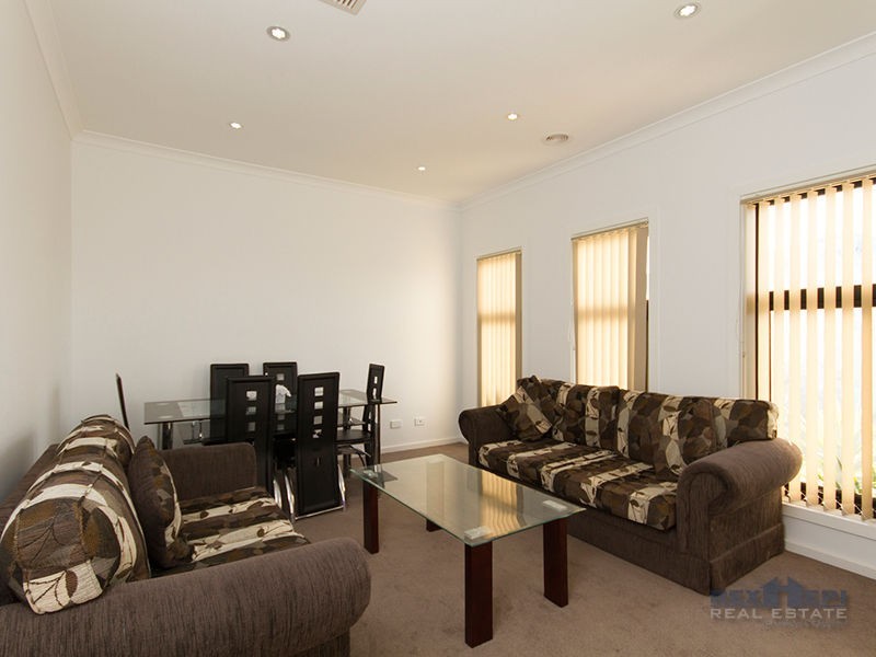 4 Rock Daisy Drive, Cranbourne West VIC 3977