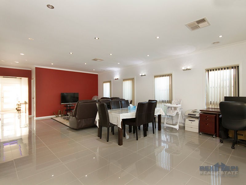 4 Rock Daisy Drive, Cranbourne West VIC 3977