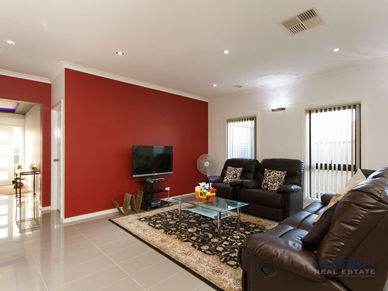 4 Rock Daisy Drive, Cranbourne West VIC 3977