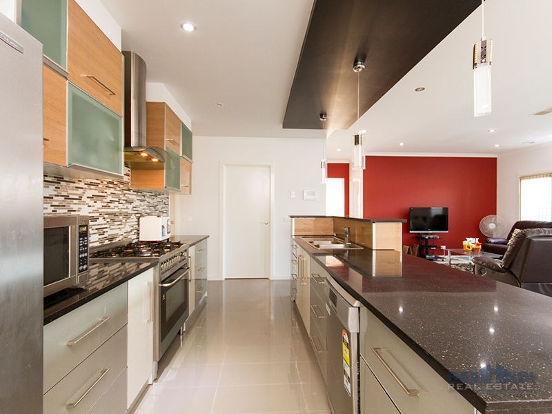 4 Rock Daisy Drive, Cranbourne West VIC 3977
