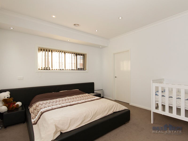 4 Rock Daisy Drive, Cranbourne West VIC 3977