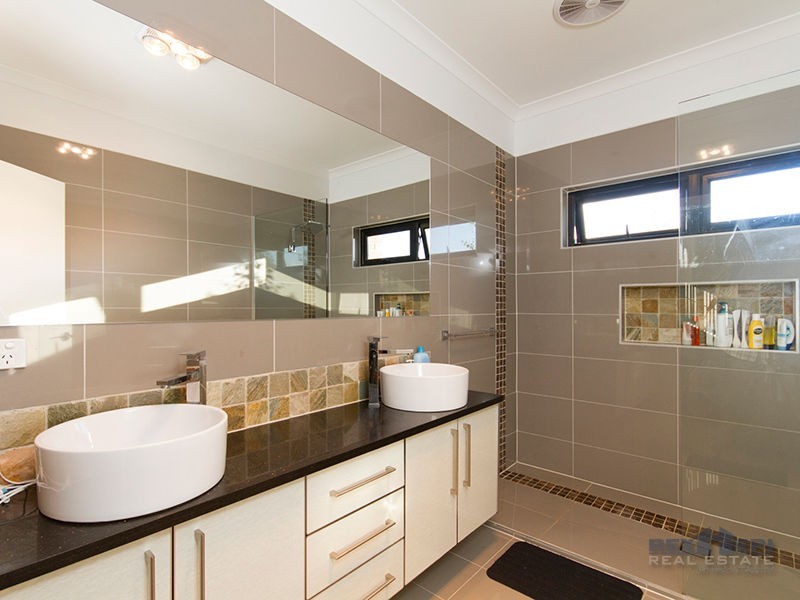 4 Rock Daisy Drive, Cranbourne West VIC 3977