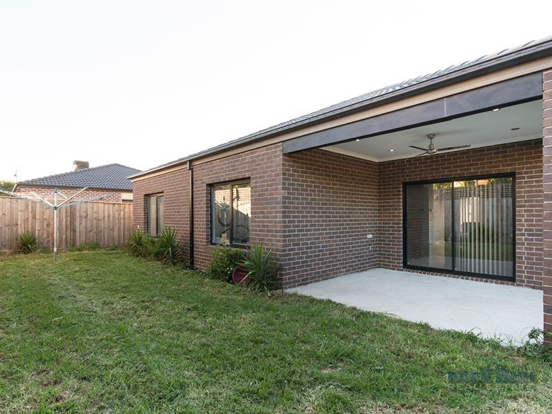 4 Rock Daisy Drive, Cranbourne West VIC 3977