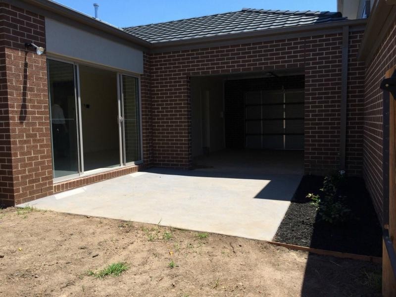Unit 8/280 Pound Road, Hampton Park VIC 3976