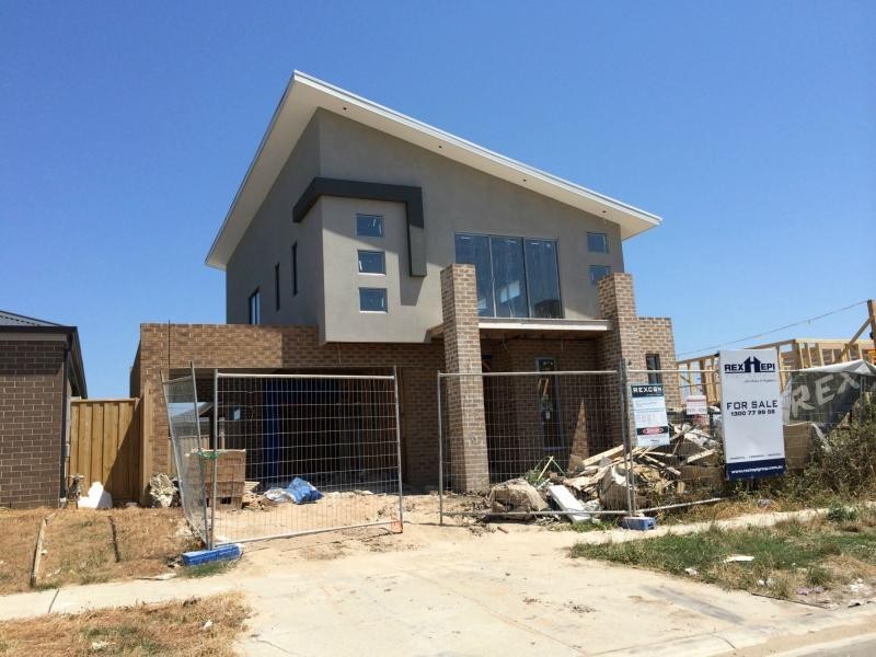 22 Mickleham Drive, Cranbourne North VIC 3977