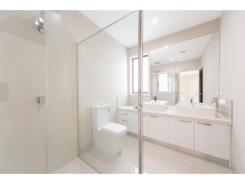 52 Linden Tree Way, Cranbourne North VIC 3977