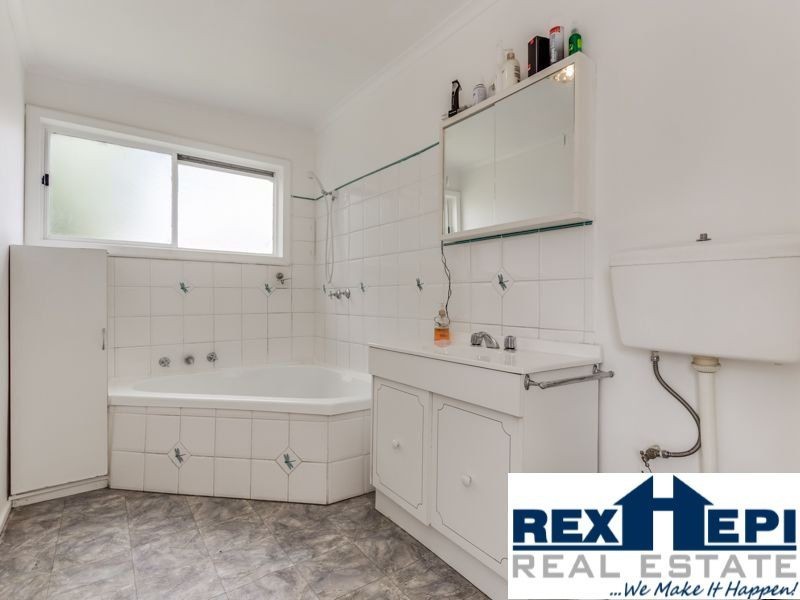 4 Sharpe Street, Cranbourne VIC 3977