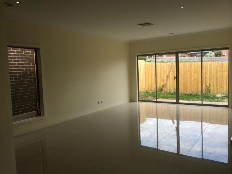 Unit 2/280 Pound Road, Hampton Park VIC 3976