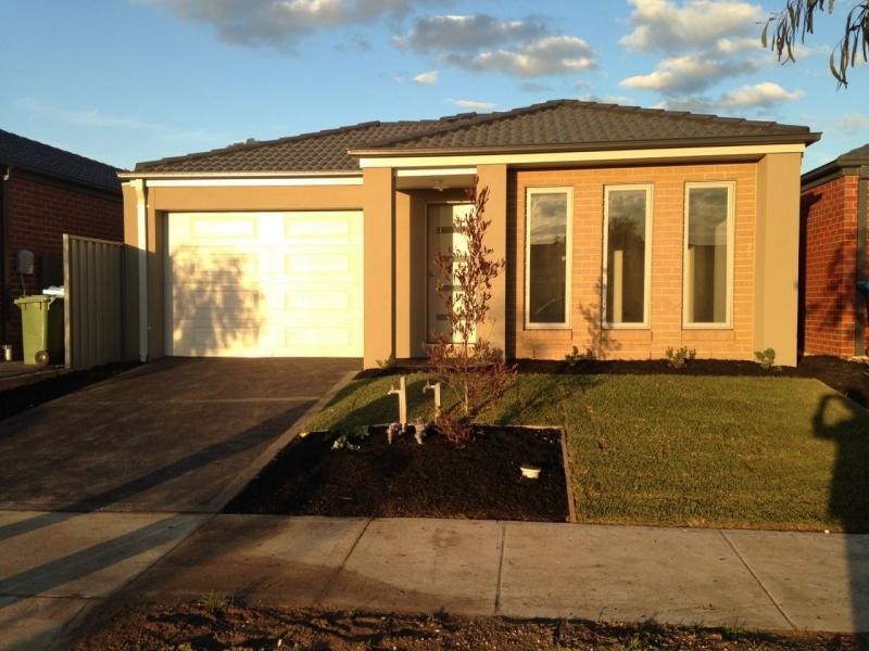 15 Birdwell Drive, Cranbourne East VIC 3977
