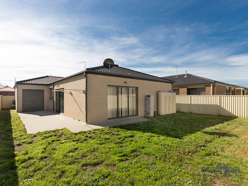33 Salvia Avenue, Pakenham VIC 3810