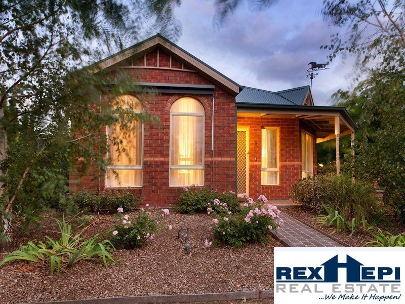 8 Gellibrand Court, Berwick VIC 3806