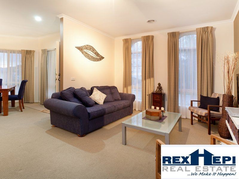 8 Gellibrand Court, Berwick VIC 3806