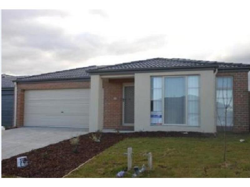 13 Whipbird Court, Pakenham VIC 3810