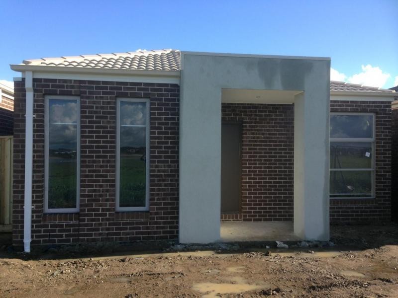 8 Cobberly Way, Cranbourne North VIC 3977