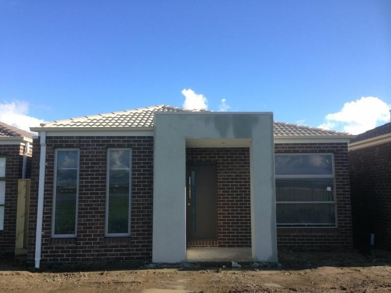 5 Coberley Way, Cranbourne North VIC 3977