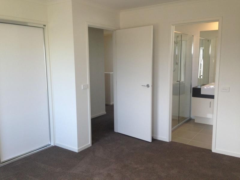 14 Officedale Road, Officer VIC 3809