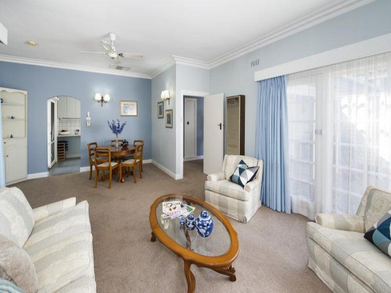 2 Dixon Grove, Blackburn VIC 3130
