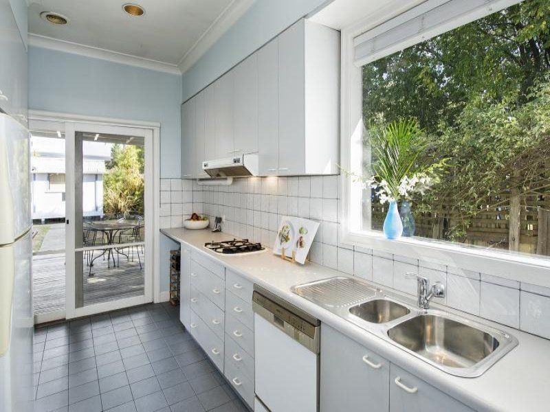 2 Dixon Grove, Blackburn VIC 3130