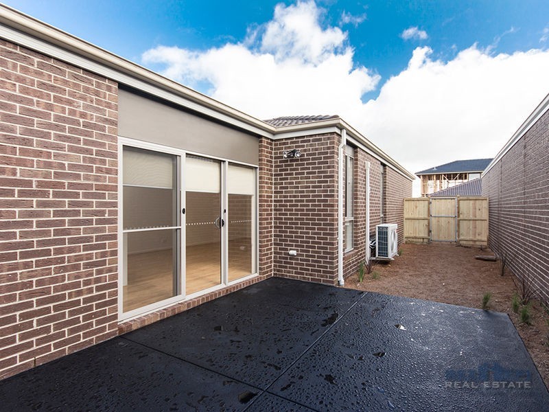 5 Coberley Way, Cranbourne North VIC 3977