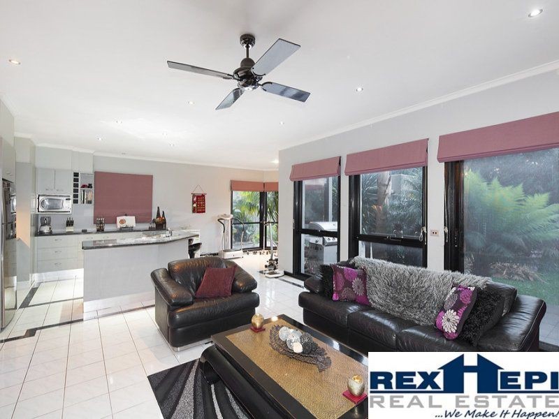 8 Dylan Court, Berwick VIC 3806