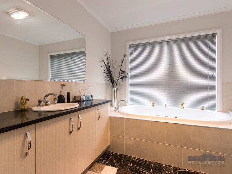 2 Misty Close, Berwick VIC 3806