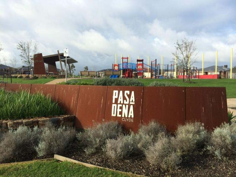 24 Kosciuszko Circuit, Clyde VIC 3978