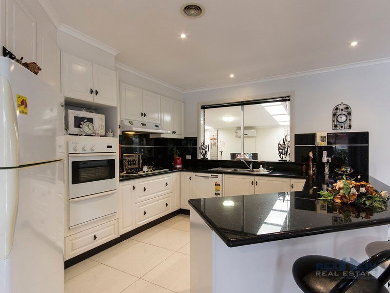 8 Walcott Place, Narre Warren South VIC 3805