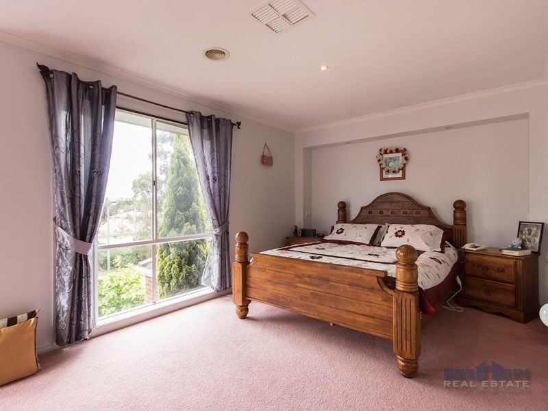 8 Walcott Place, Narre Warren South VIC 3805