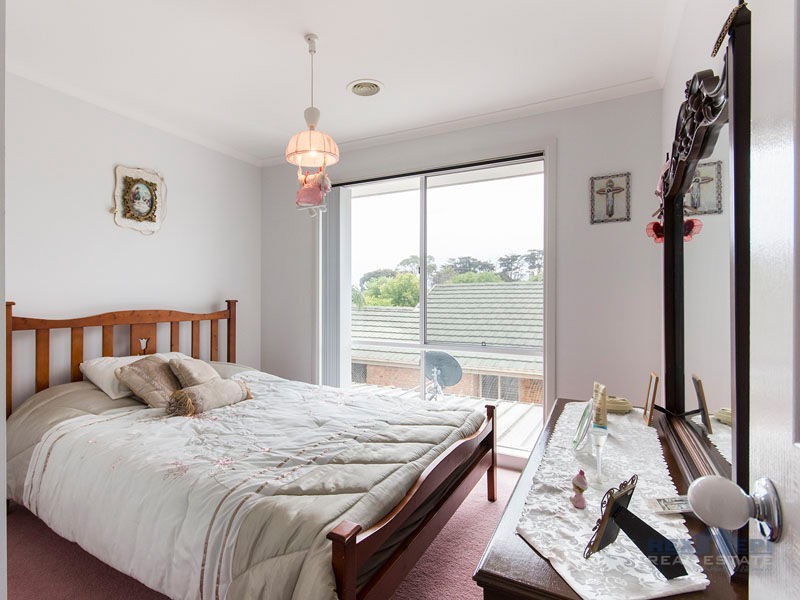 8 Walcott Place, Narre Warren South VIC 3805