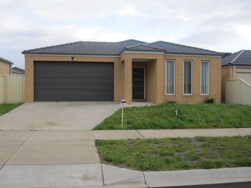 86 Blue Hills Boulevard, Pakenham VIC 3810