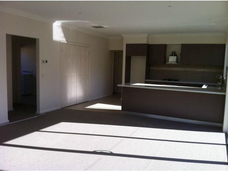 86 Blue Hills Boulevard, Pakenham VIC 3810