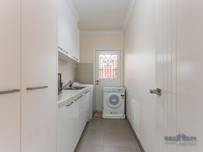 2A Preston Avenue, Endeavour Hills VIC 3802