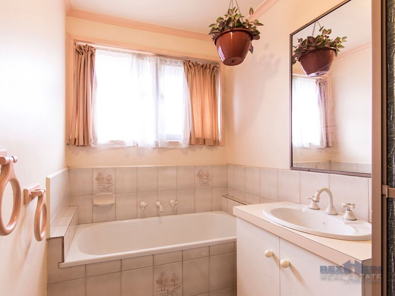 20 Strong Drive, Hampton Park VIC 3976