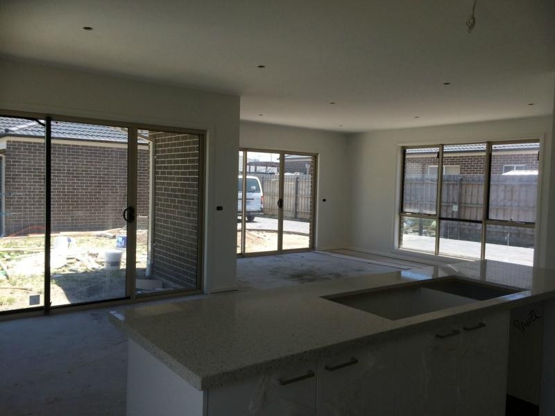 6 Aylesbury Court, Hampton Park VIC 3976