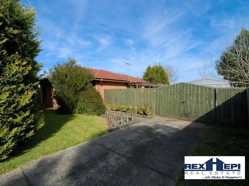 19 Caroline Crescent, Cranbourne VIC 3977