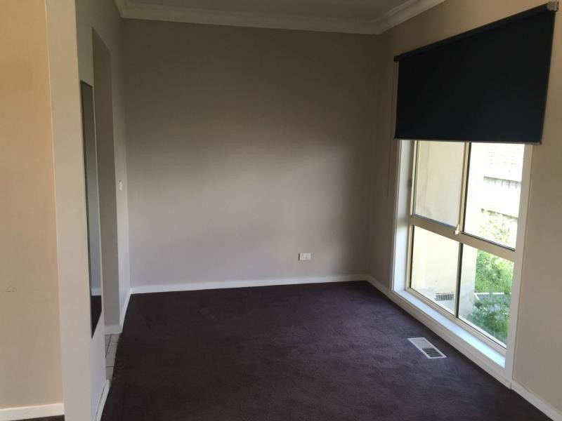 Unit 2/27 Preston Avenue, Endeavour Hills VIC 3802