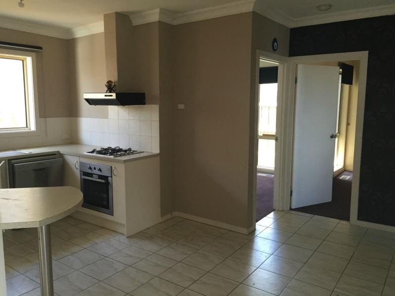 Unit 2/27 Preston Avenue, Endeavour Hills VIC 3802