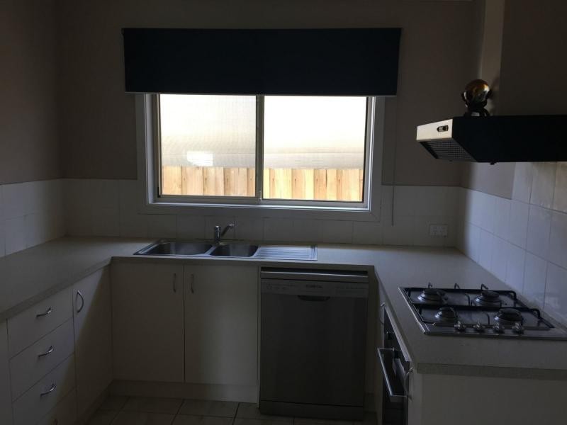 Unit 2/27 Preston Avenue, Endeavour Hills VIC 3802